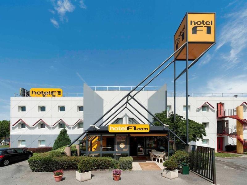 hotelF1 Cholet Rénové Exteriér fotografie